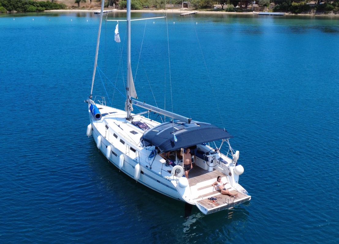 Aura sailing yacht.jpg